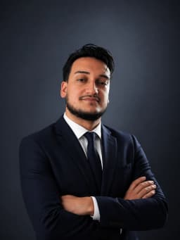 Hakki Bayraktar, Geschäftsführung bei Devion